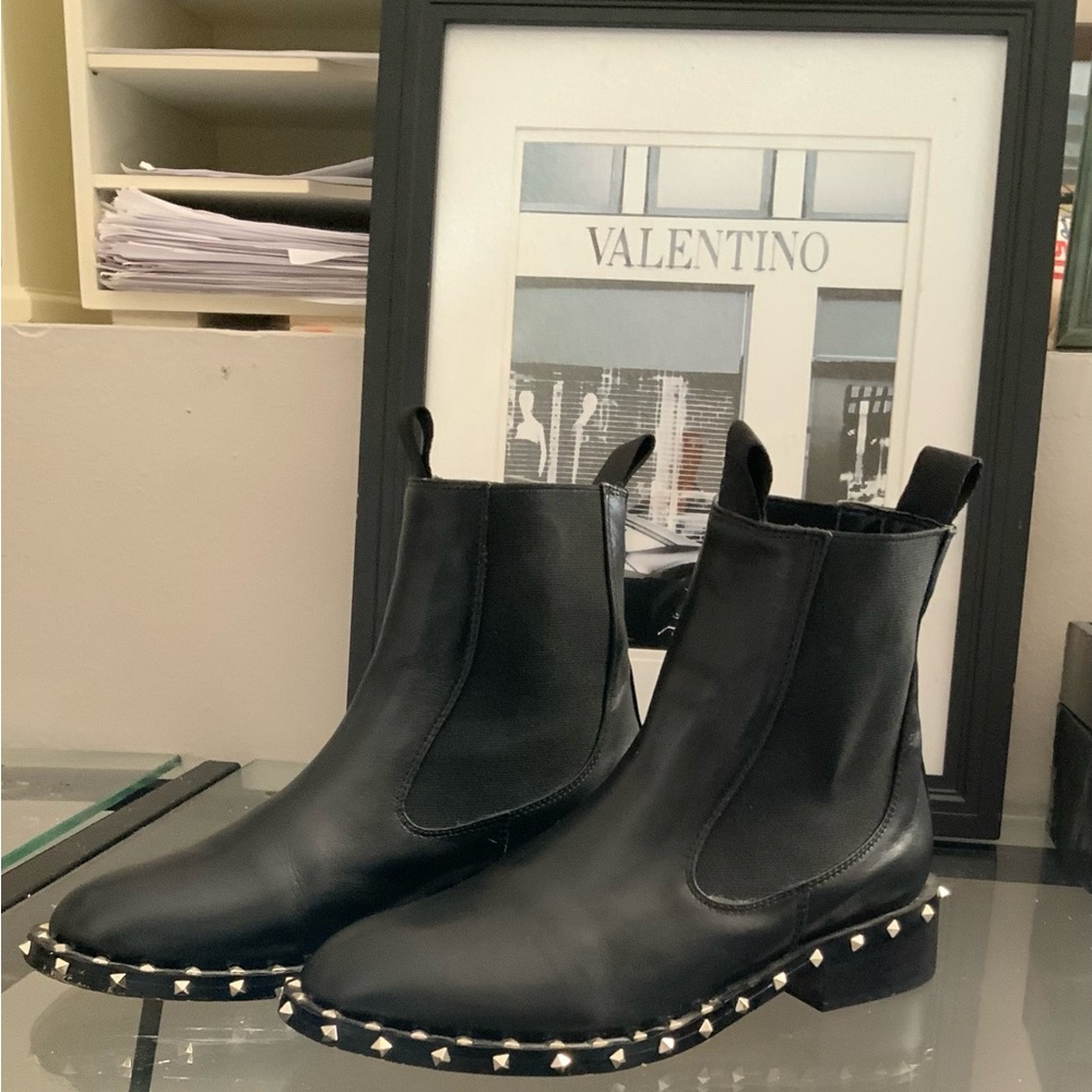 Valentino Garavani Rockstud Chelsea Ankle Boots Black Leather Size 37 US 7